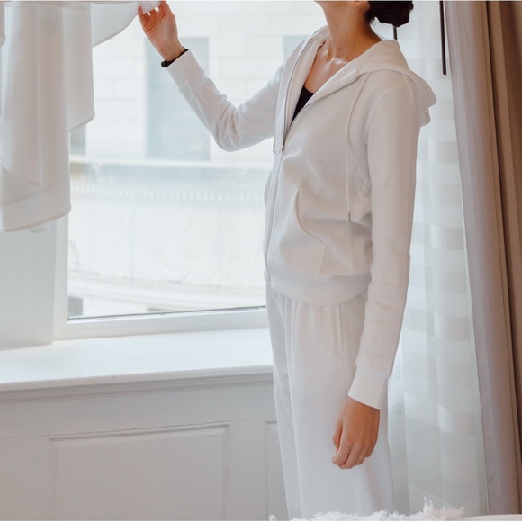 H&M white zip up and jogger set - Picture 5 of 5